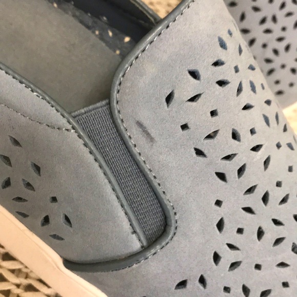 Vionic Splendid Midi Perforated Slip-On Blue - Picture 14 of 16